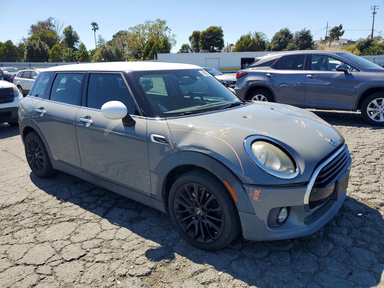 2017 Mini Cooper Clubman - Image 4