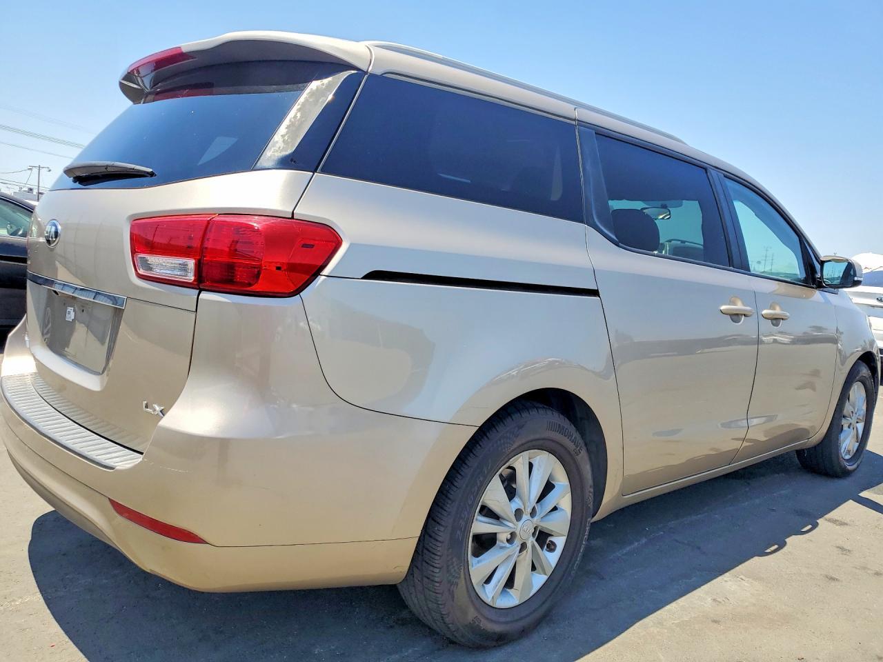 2016 Kia Sedona Lx - Фото 3