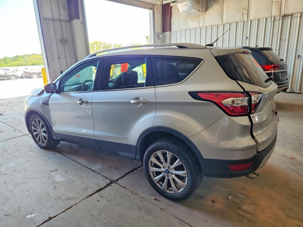 2017 Ford Escape Titanium - Фото 2