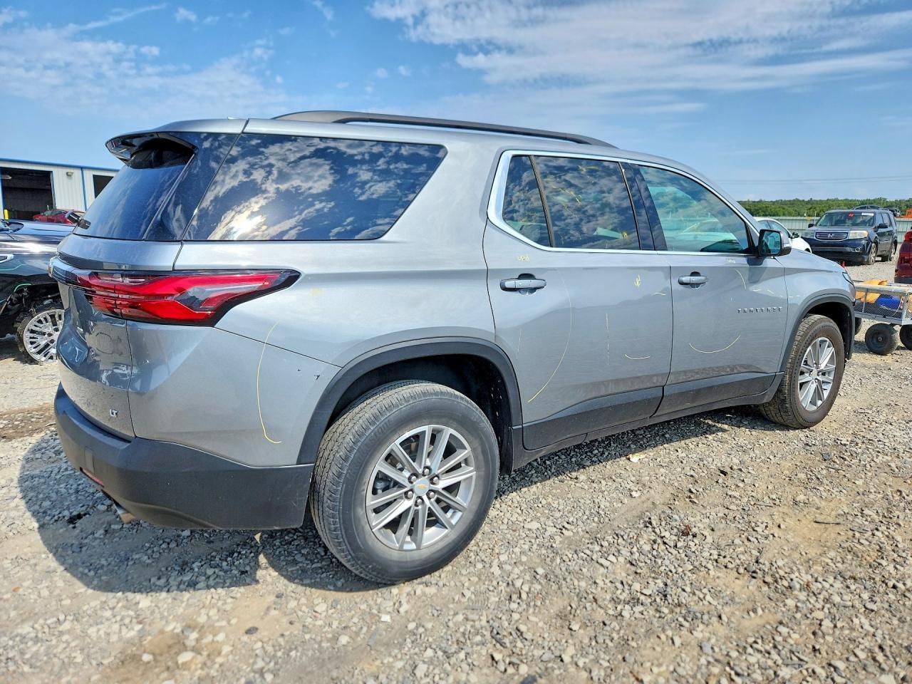2023 Chevrolet Traverse Lt - Фото 3