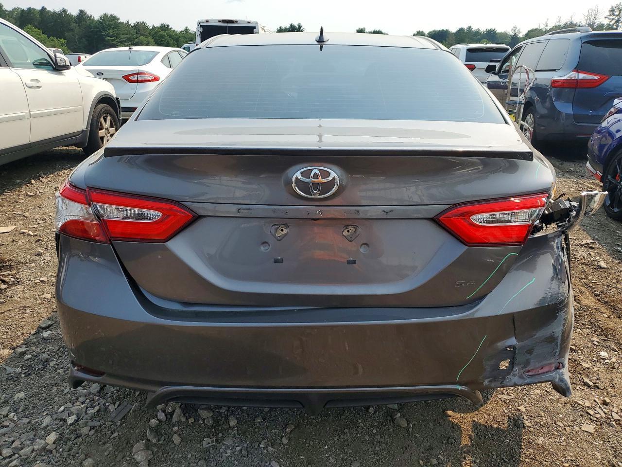 2020 Toyota Camry Se - Фото 6