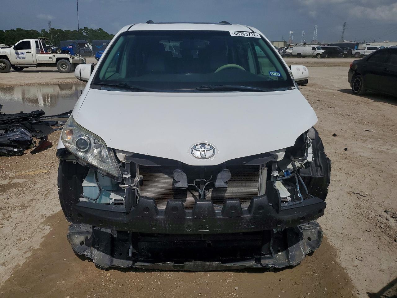 2014 Toyota Sienna Xle 8-Passenger - Image 5