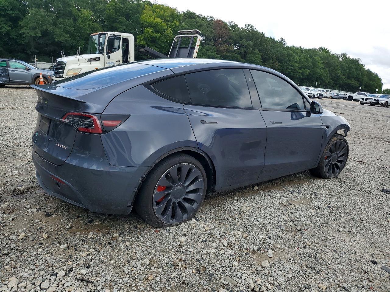 2023 Tesla Model Y - Фото 3