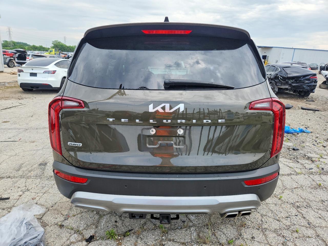 2022 Kia Telluride S - Image 6
