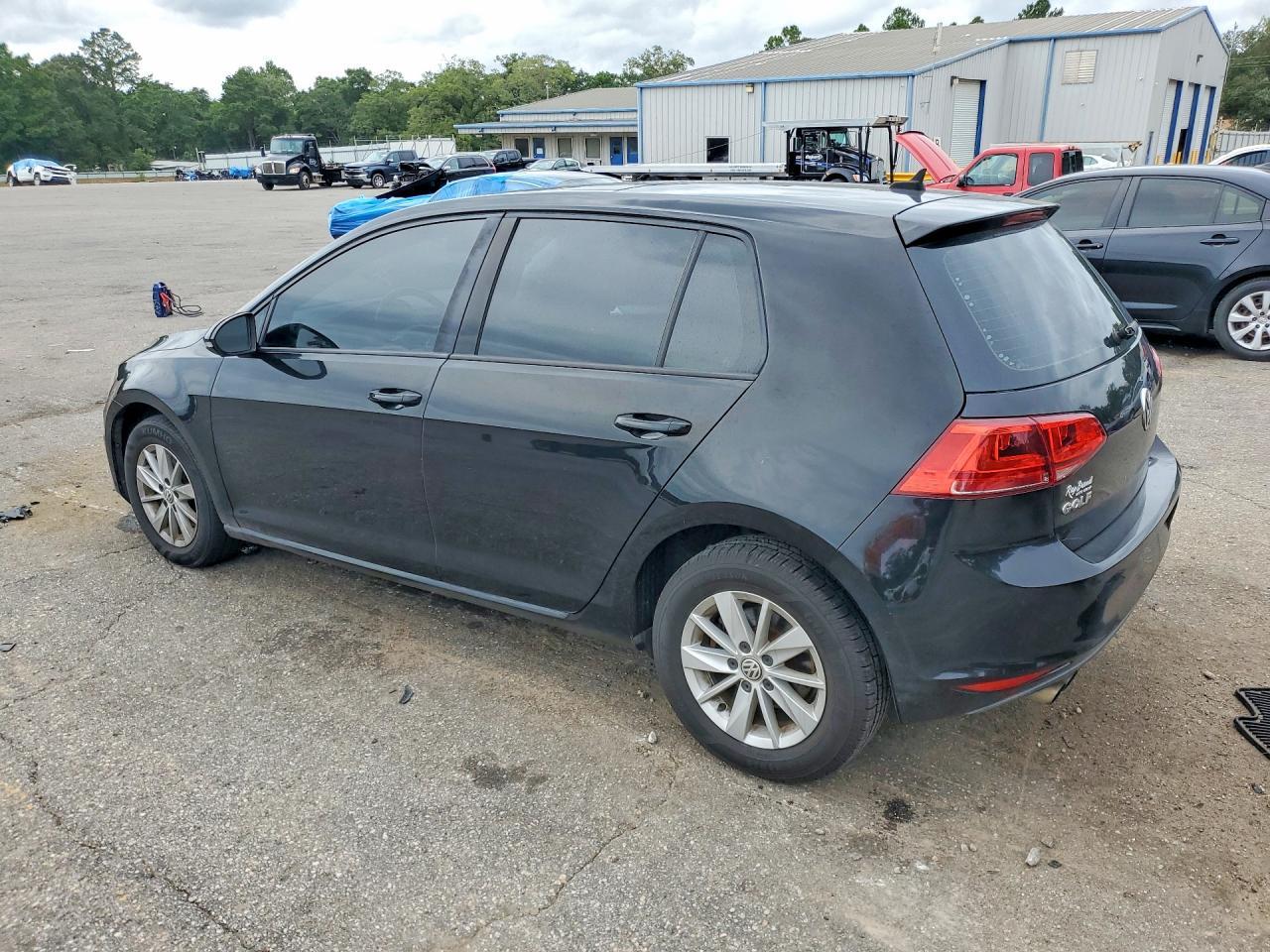 2016 Volkswagen Golf S/Se - Фото 2