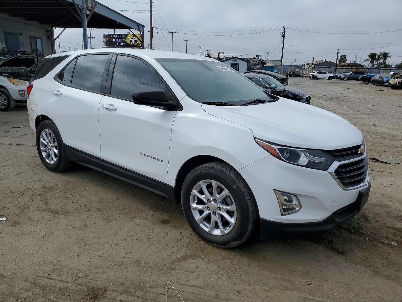 2018 Chevrolet Equinox Ls - Image 4