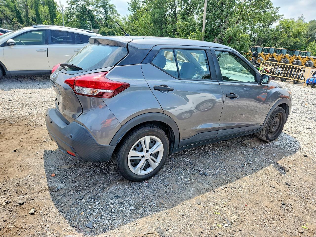 2020 Nissan Kicks S - Фото 3