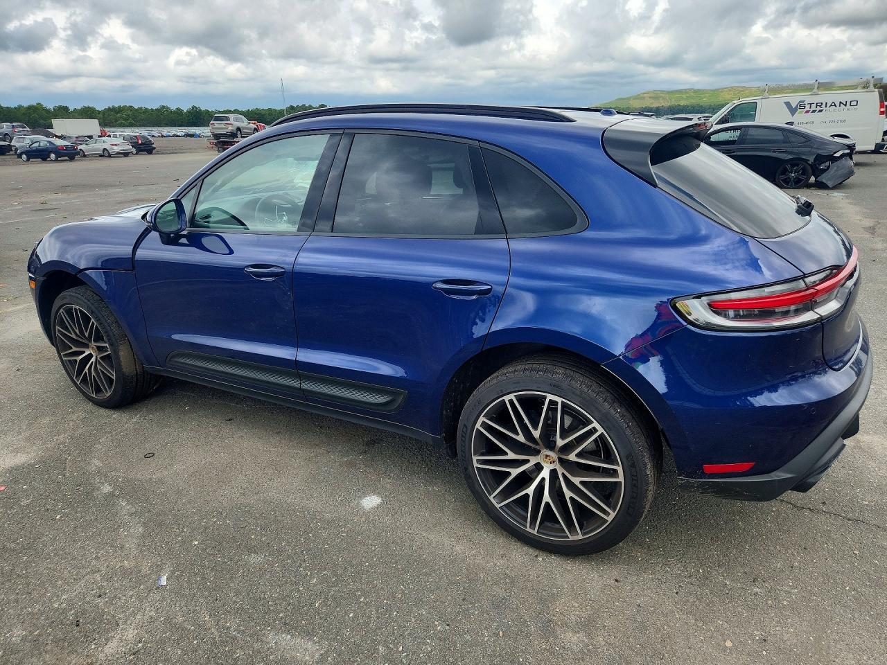 2025 Porsche Macan Base - Image 2