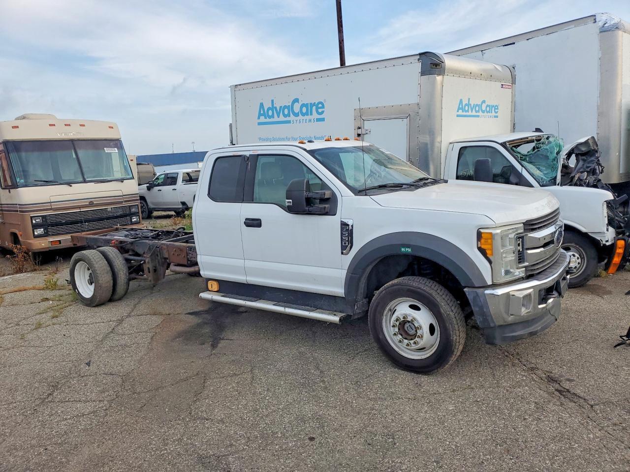 2017 Ford F550 Super Duty - Image 4