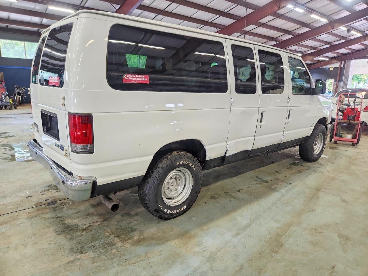 2011 Ford Econoline E350 Super Duty Wagon - Фото 3