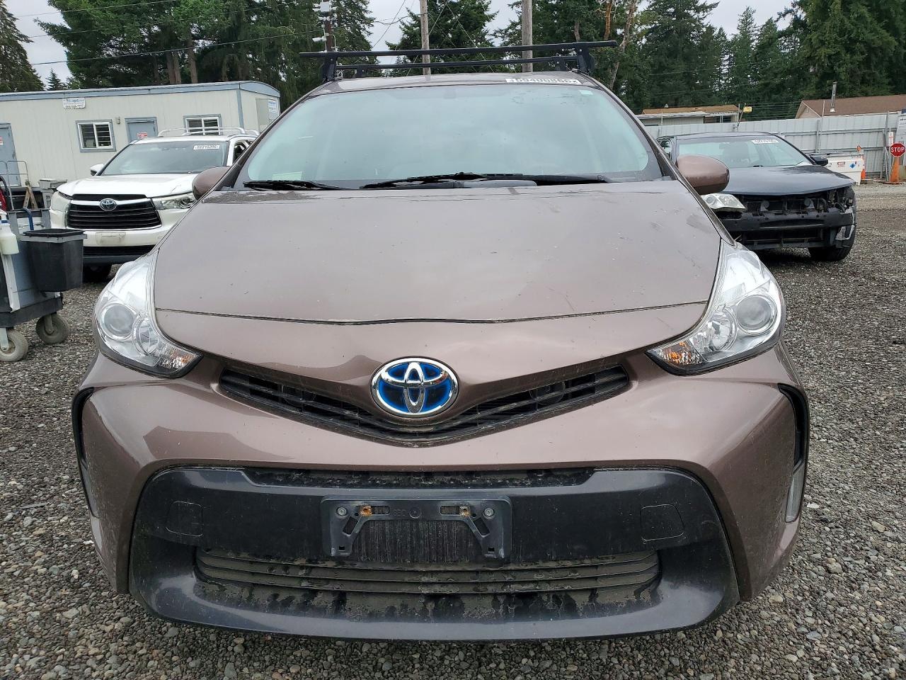 2017 Toyota Prius V Four - Image 5