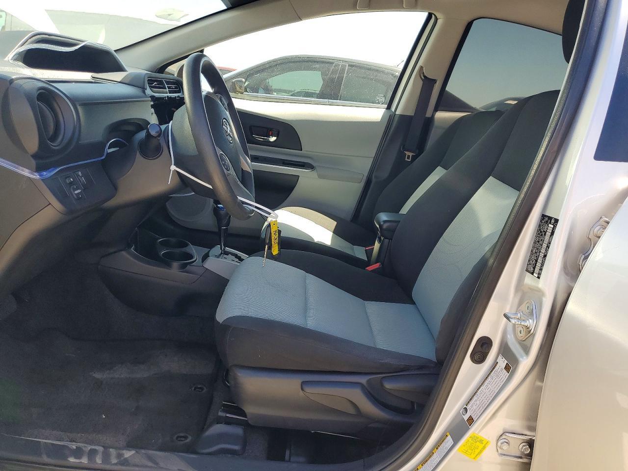 2014 Toyota Prius C Two - Фото 7