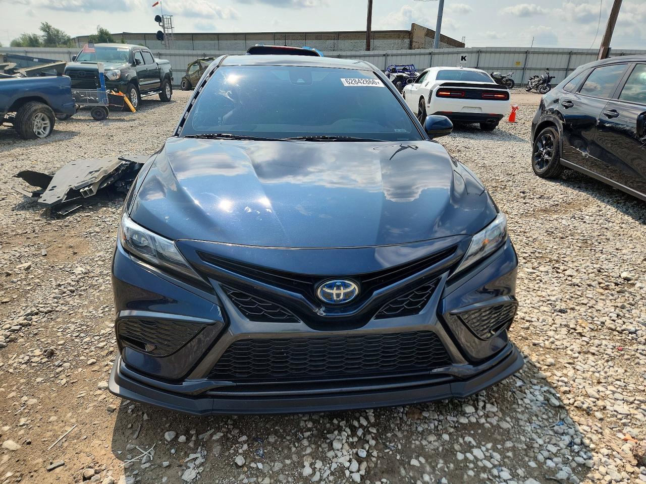 2021 Toyota Camry Se - Фото 5