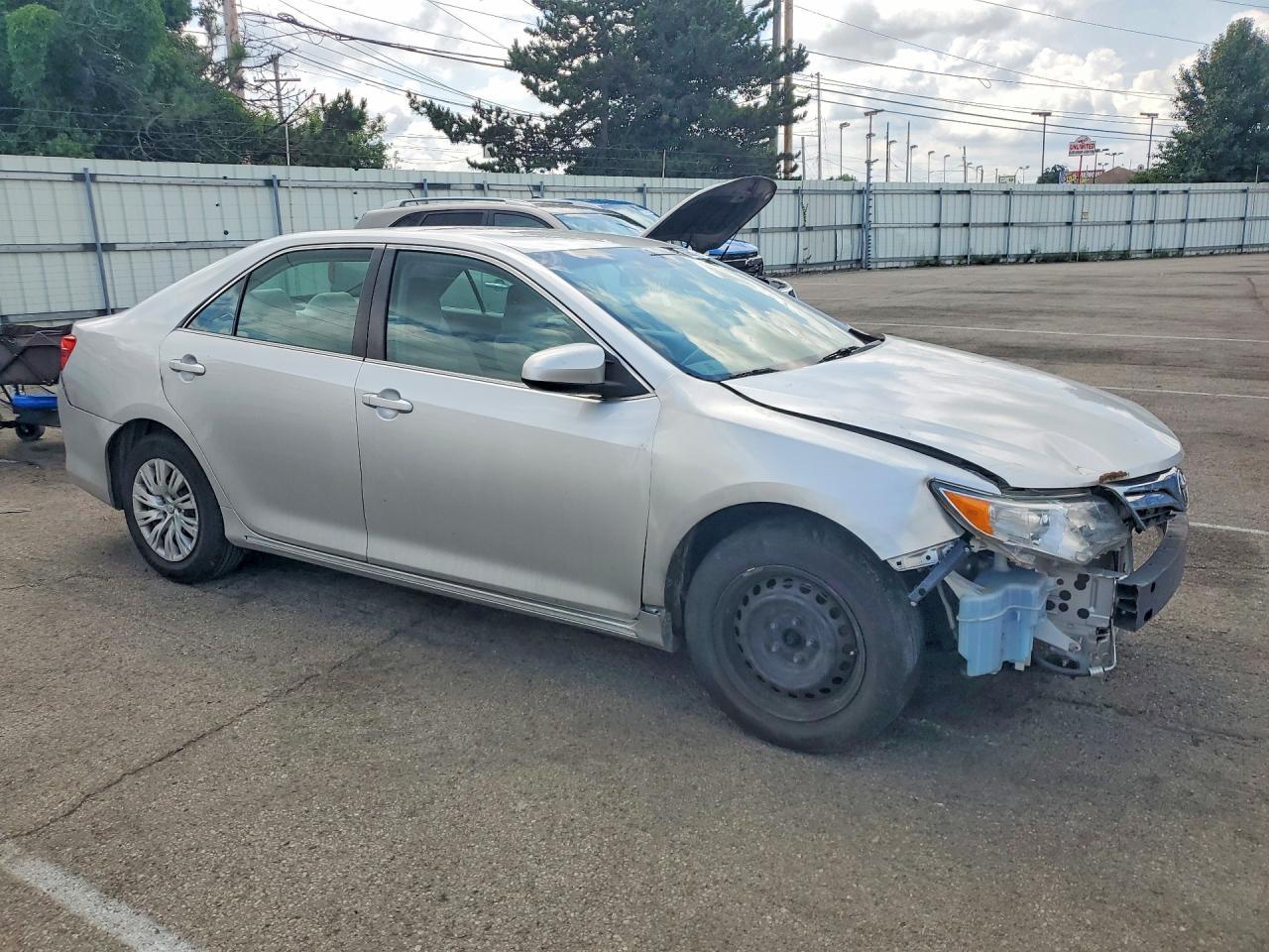 2013 Toyota Camry Le - Фото 4