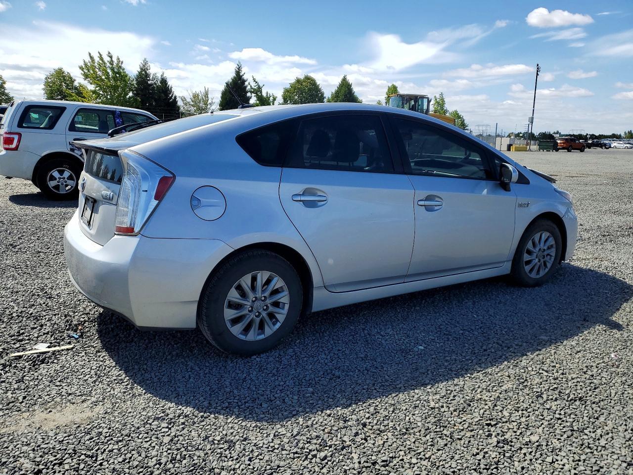 2012 Toyota Prius Plug-In Hybrid Base - Фото 3