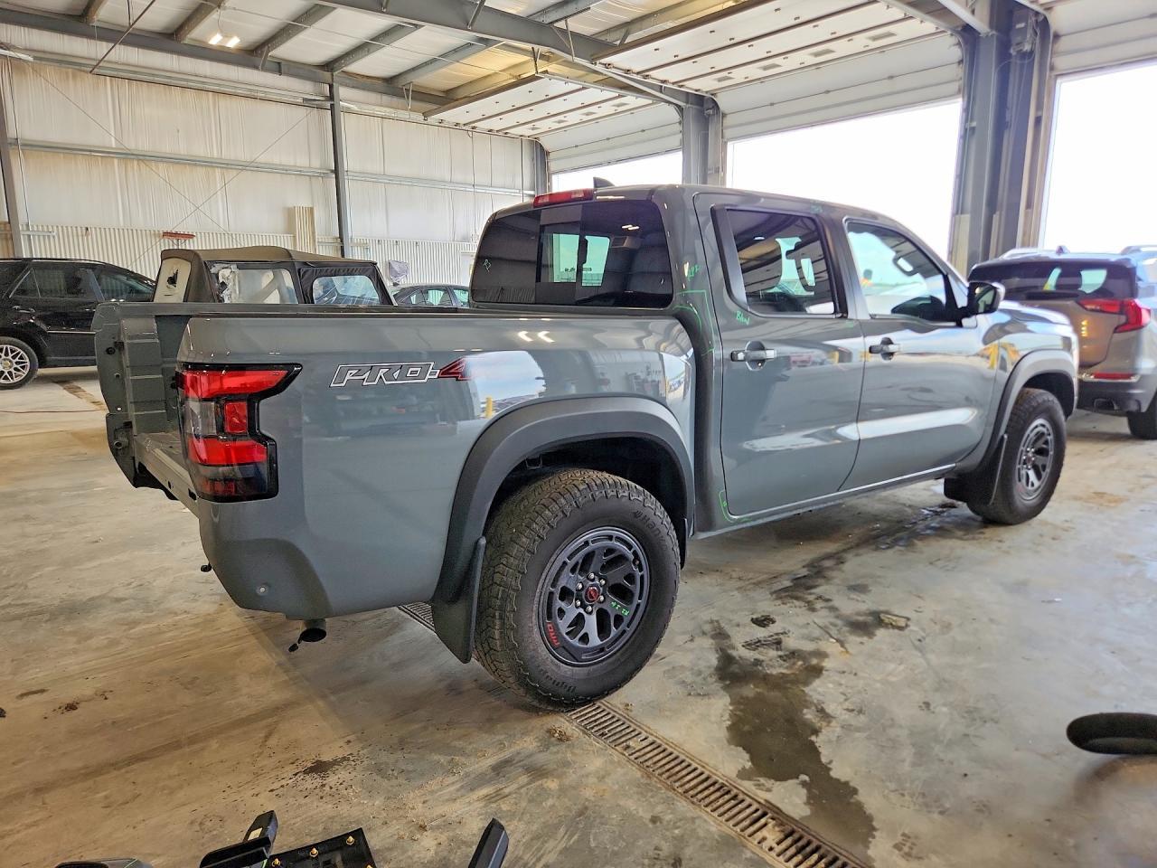 2025 Nissan Frontier Pro-4X - Фото 3