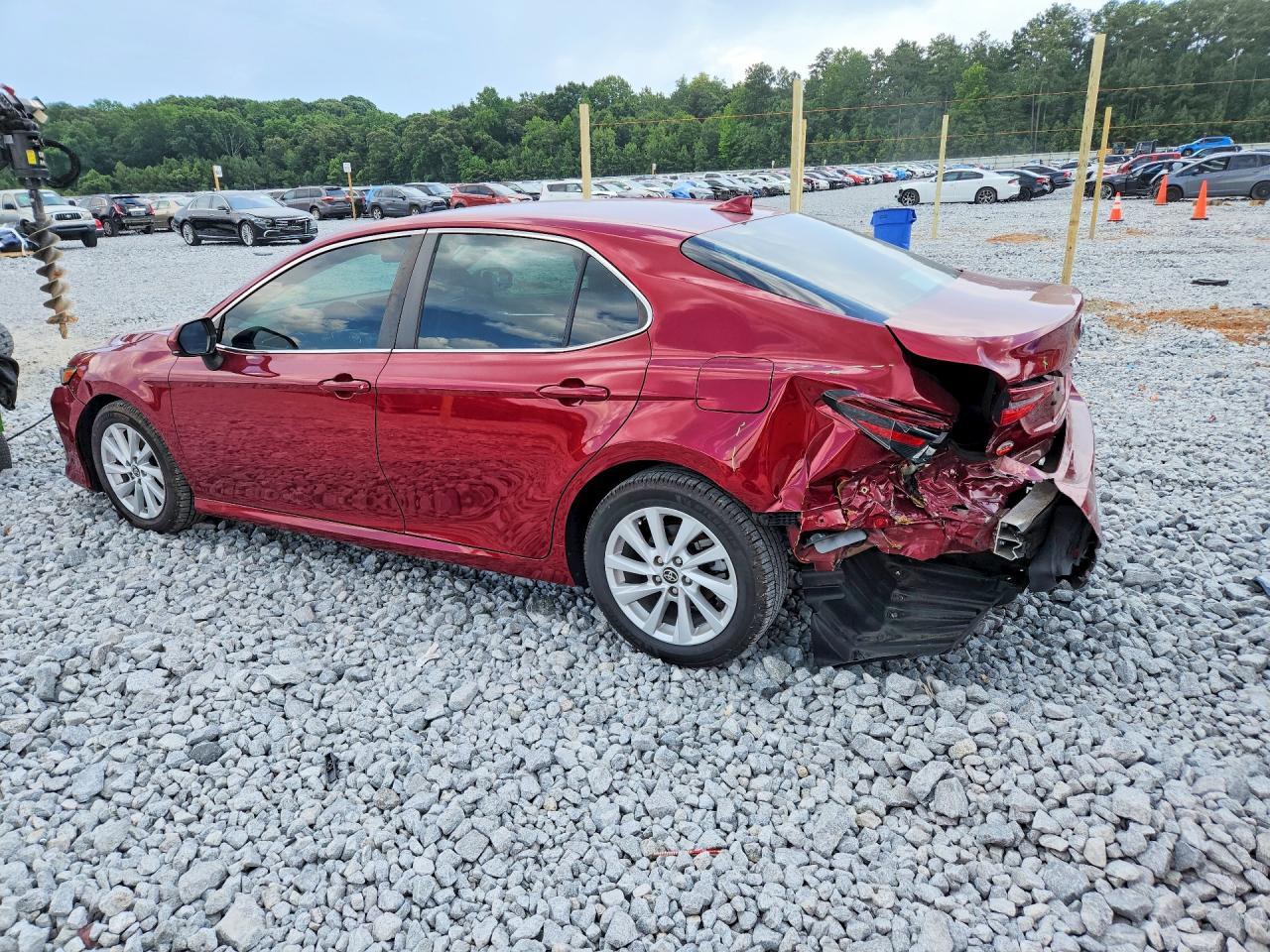 2022 Toyota Camry Le - Фото 2