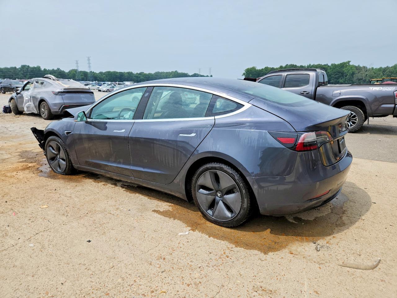 2018 Tesla Model 3 - Фото 2