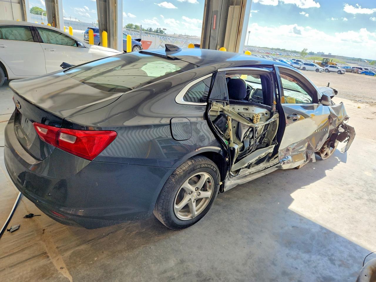 2017 Chevrolet Malibu Ls - Фото 3