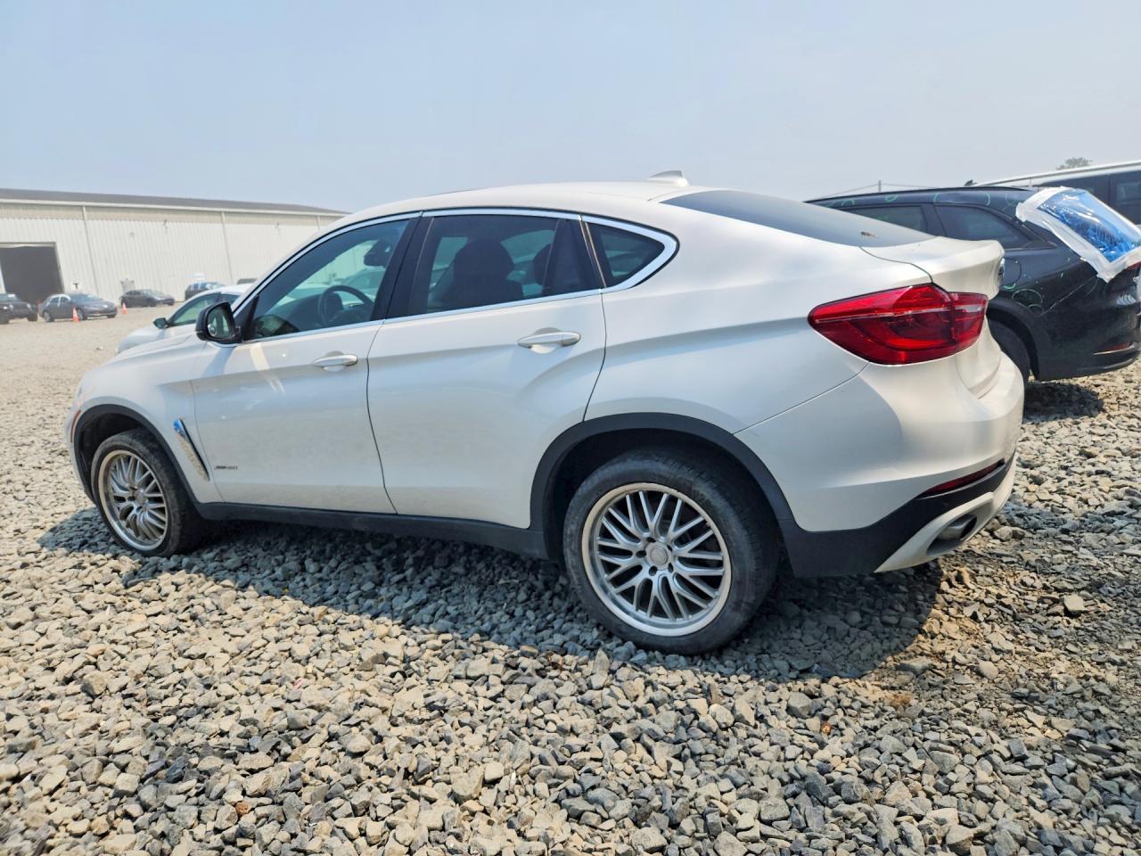2015 BMW X6 xDrive35I - Фото 2