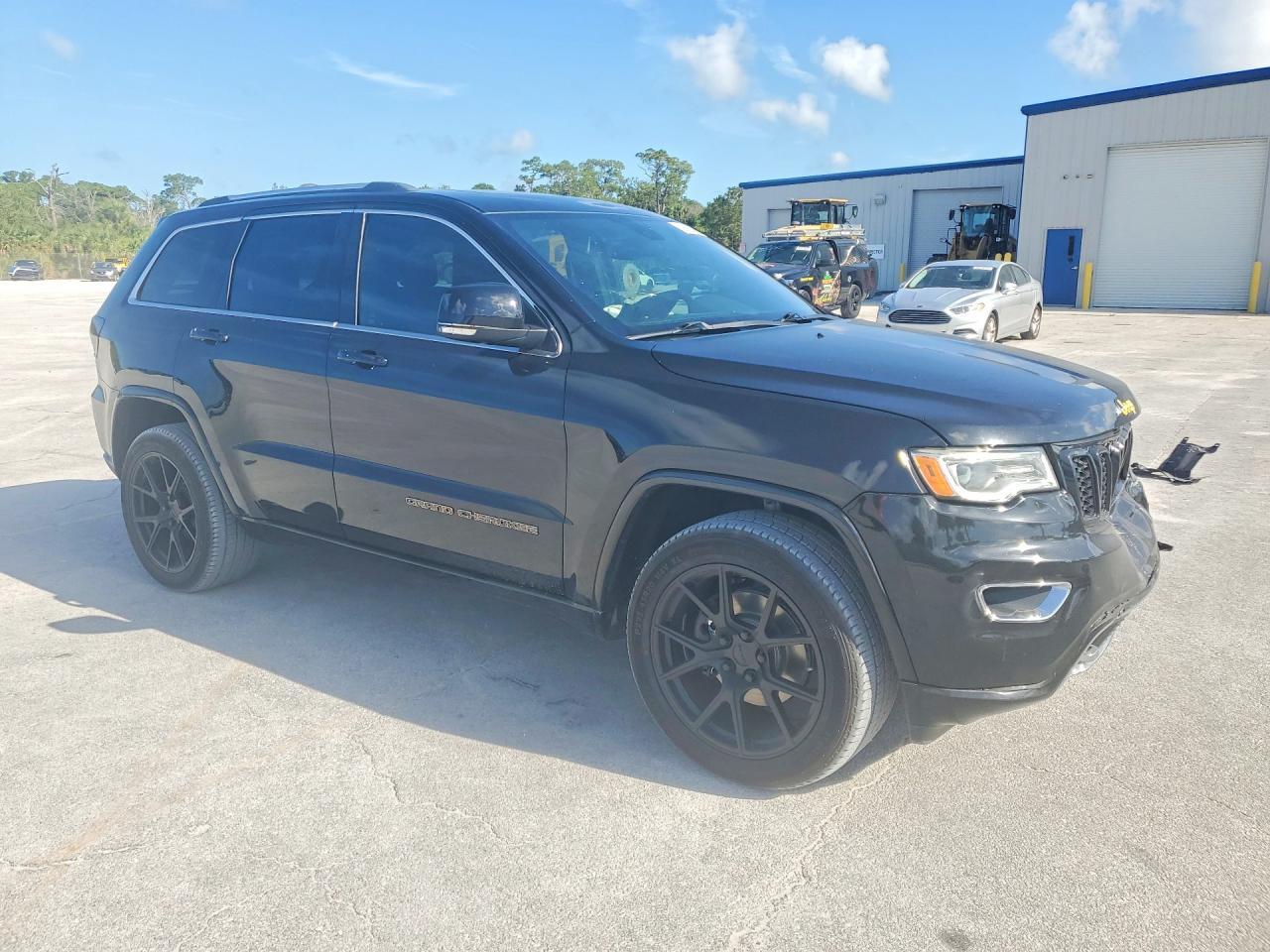 2017 Jeep Grand Cherokee Overland - Image 4