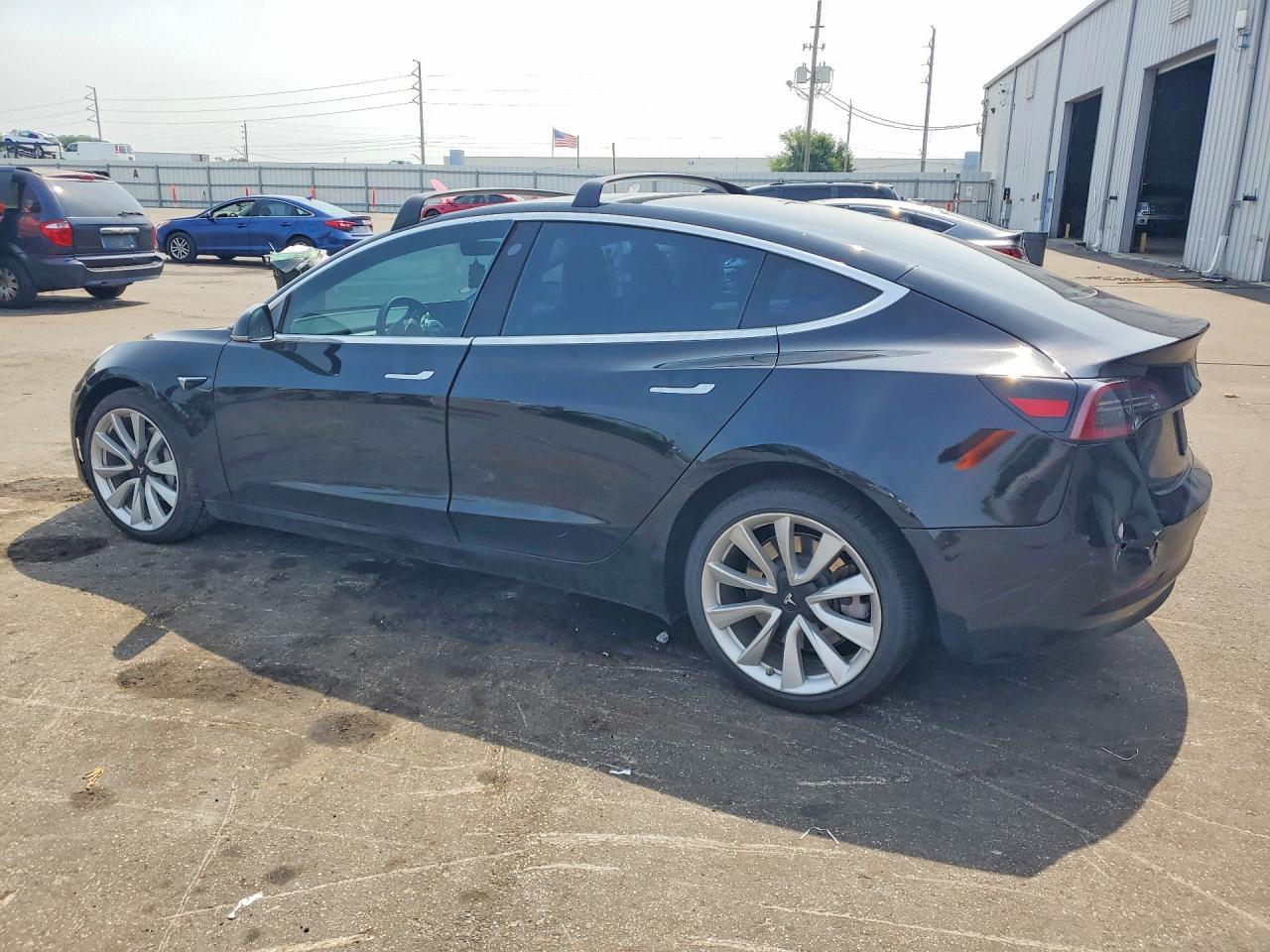 2020 Tesla Model 3 - Фото 2