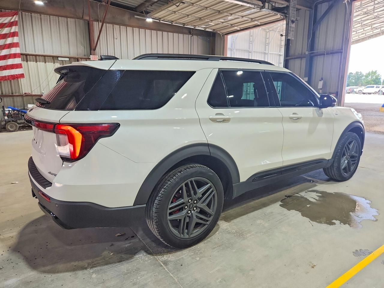 2025 Ford Explorer St-Line - Фото 3