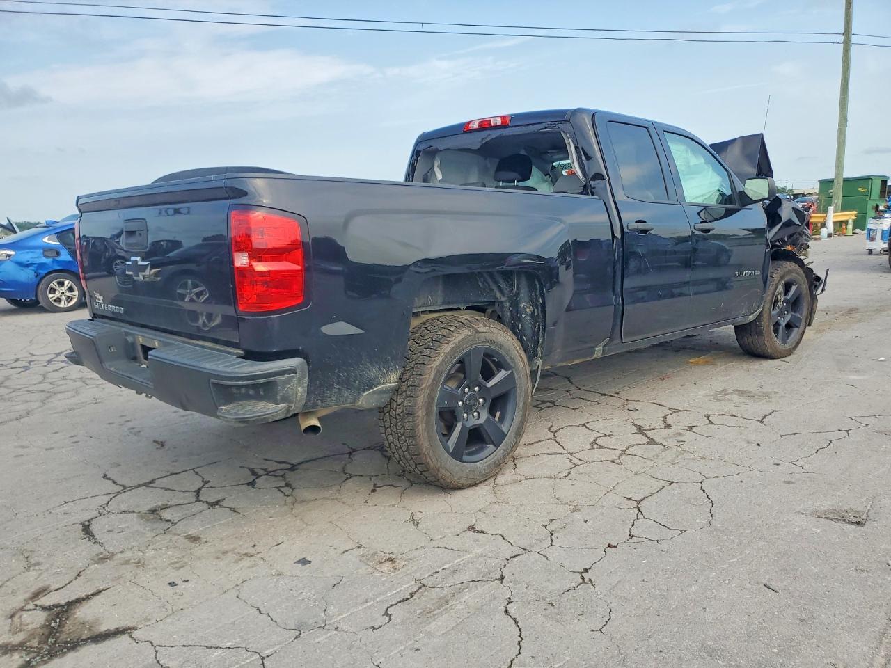 2018 Chevrolet Silverado C1500 - Image 3