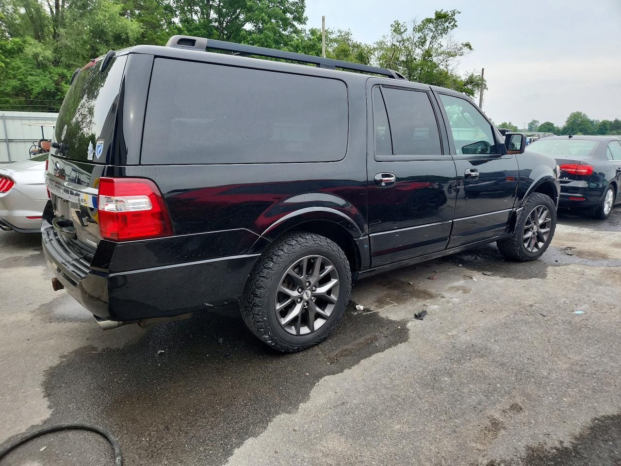 2017 Ford Expedition El Limited - Image 3