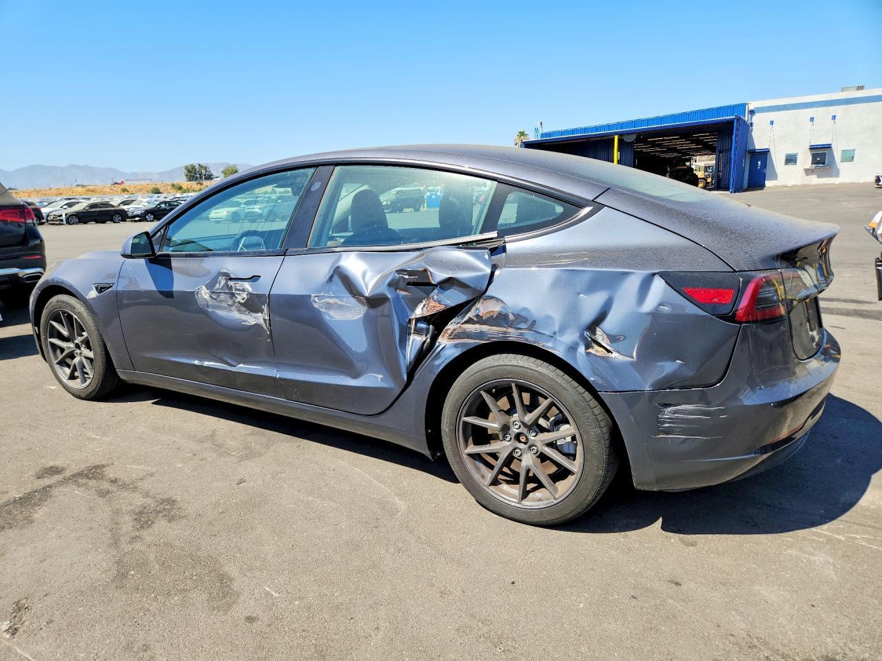 2023 Tesla Model 3 - Фото 2