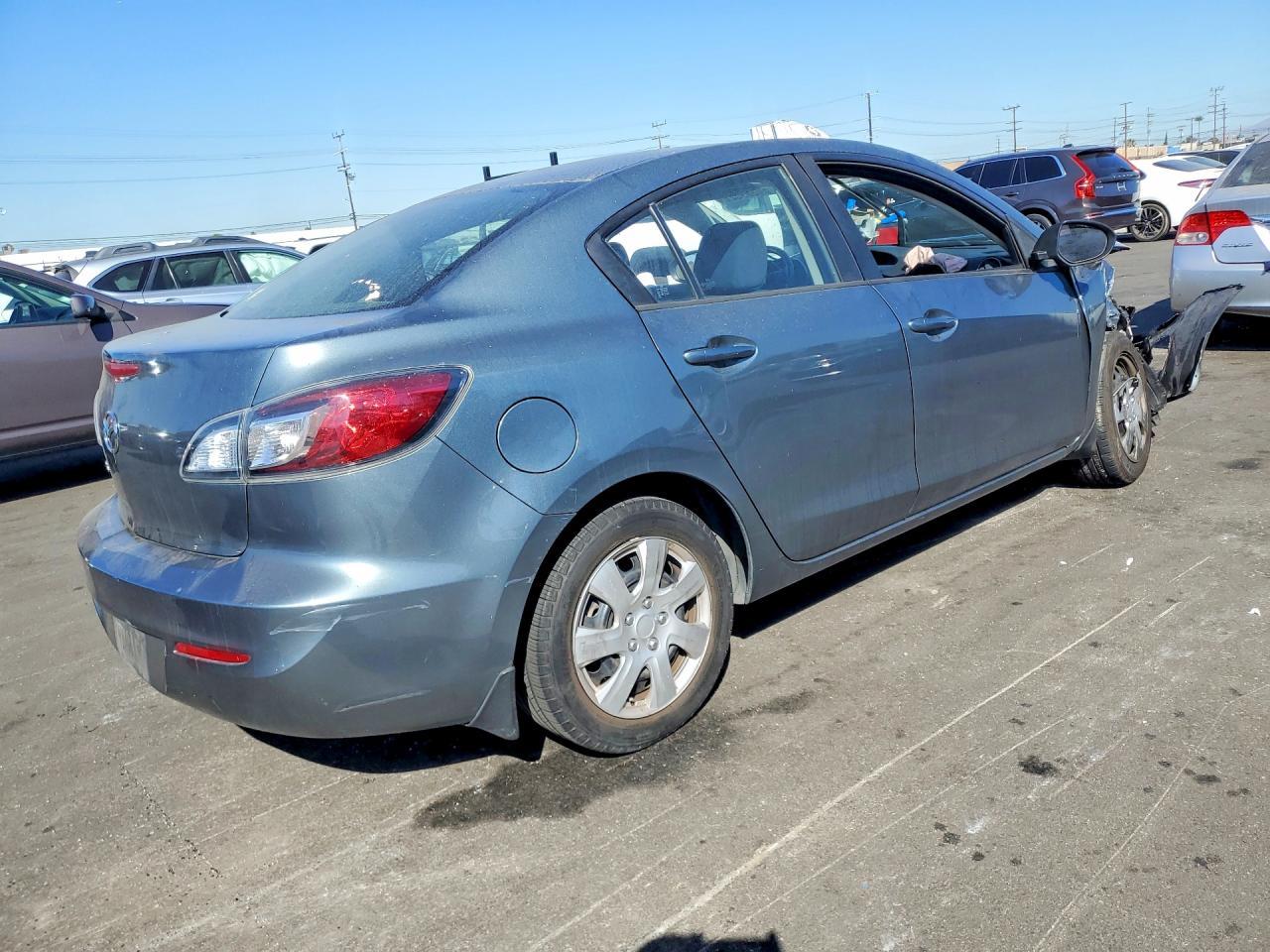 2013 Mazda 3 I - Фото 3
