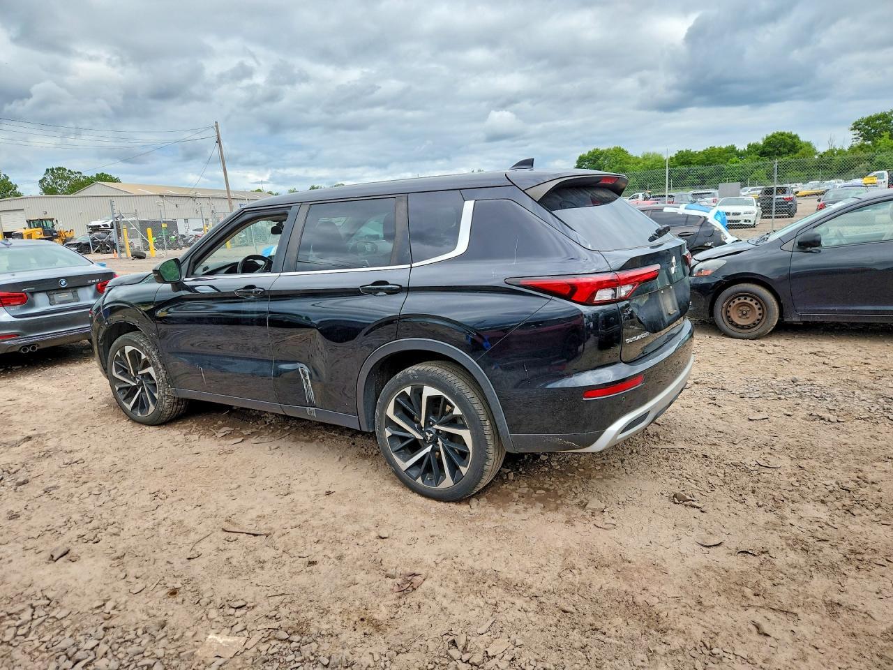 2022 Mitsubishi Outlander Se - Фото 2