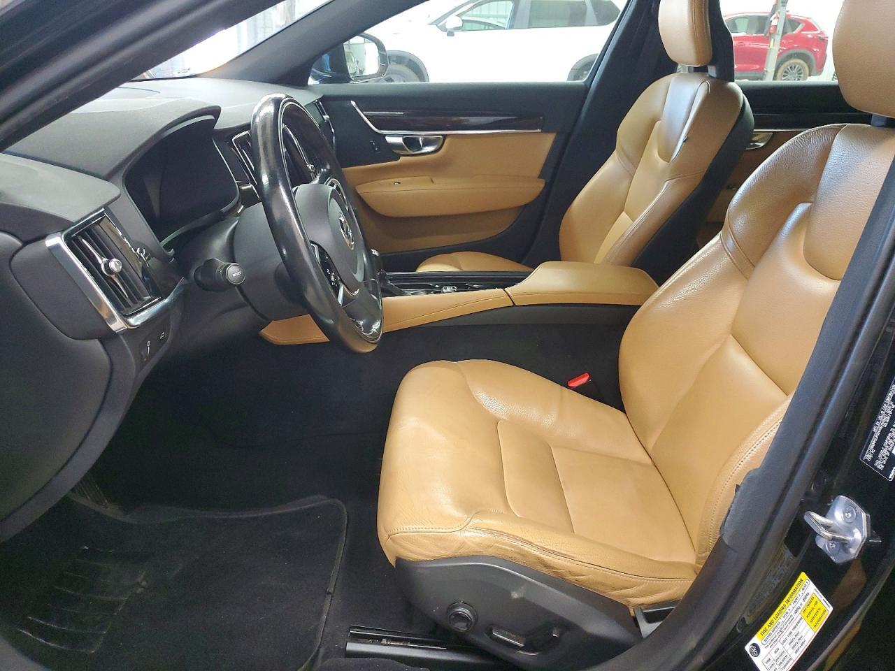2018 Volvo S90 T6 Momentum - Image 7