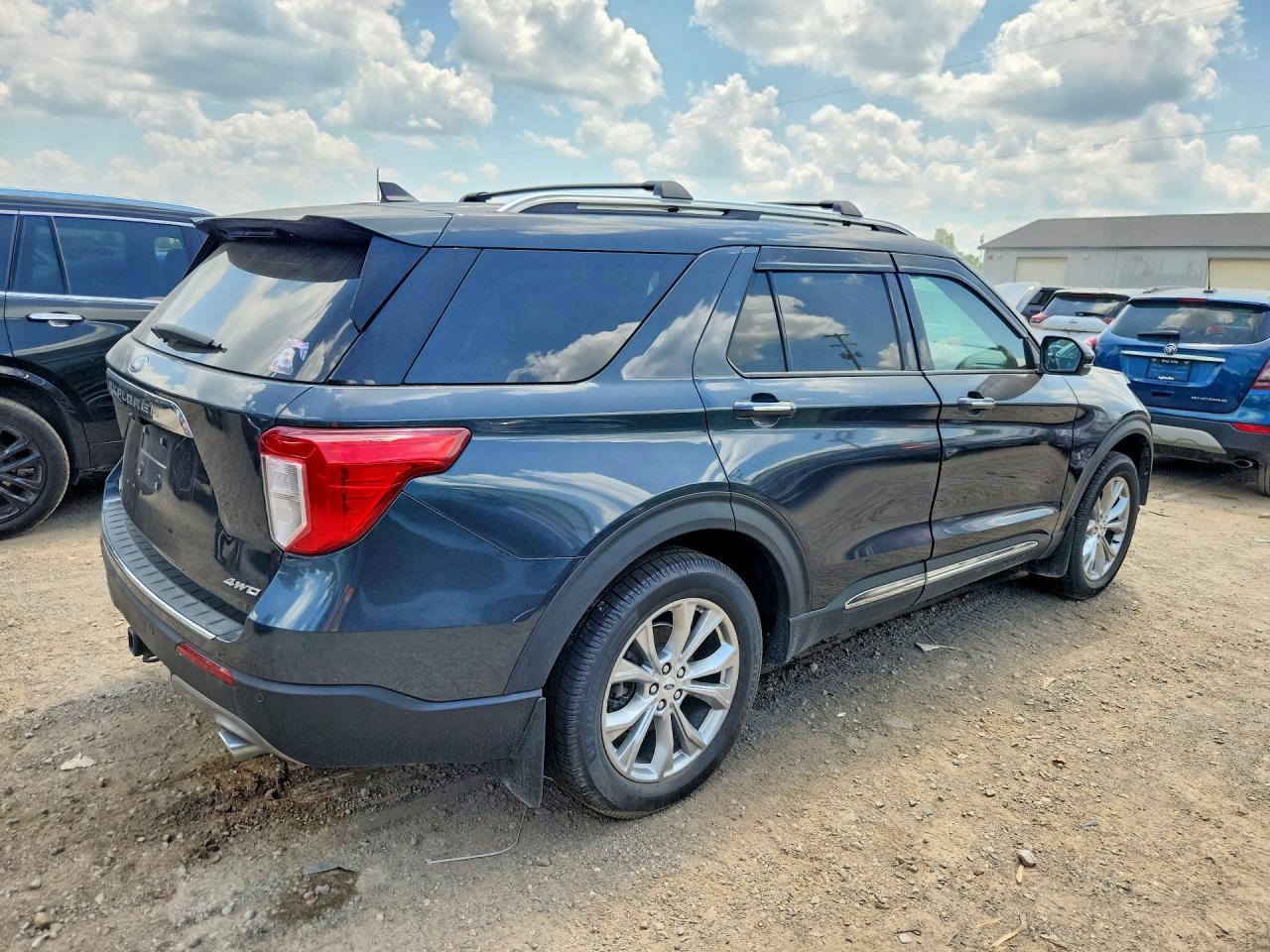 2023 Ford Explorer Limited - Image 3