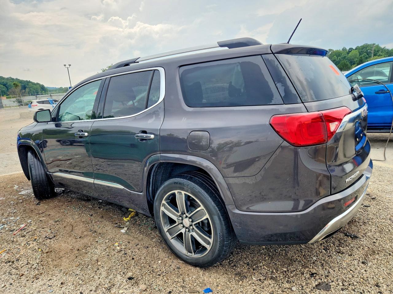 2019 GMC Acadia Denali - Image 2