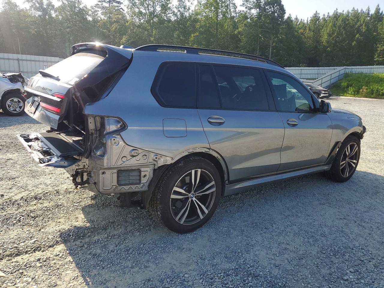 2025 BMW X7 xDrive40I - Image 3