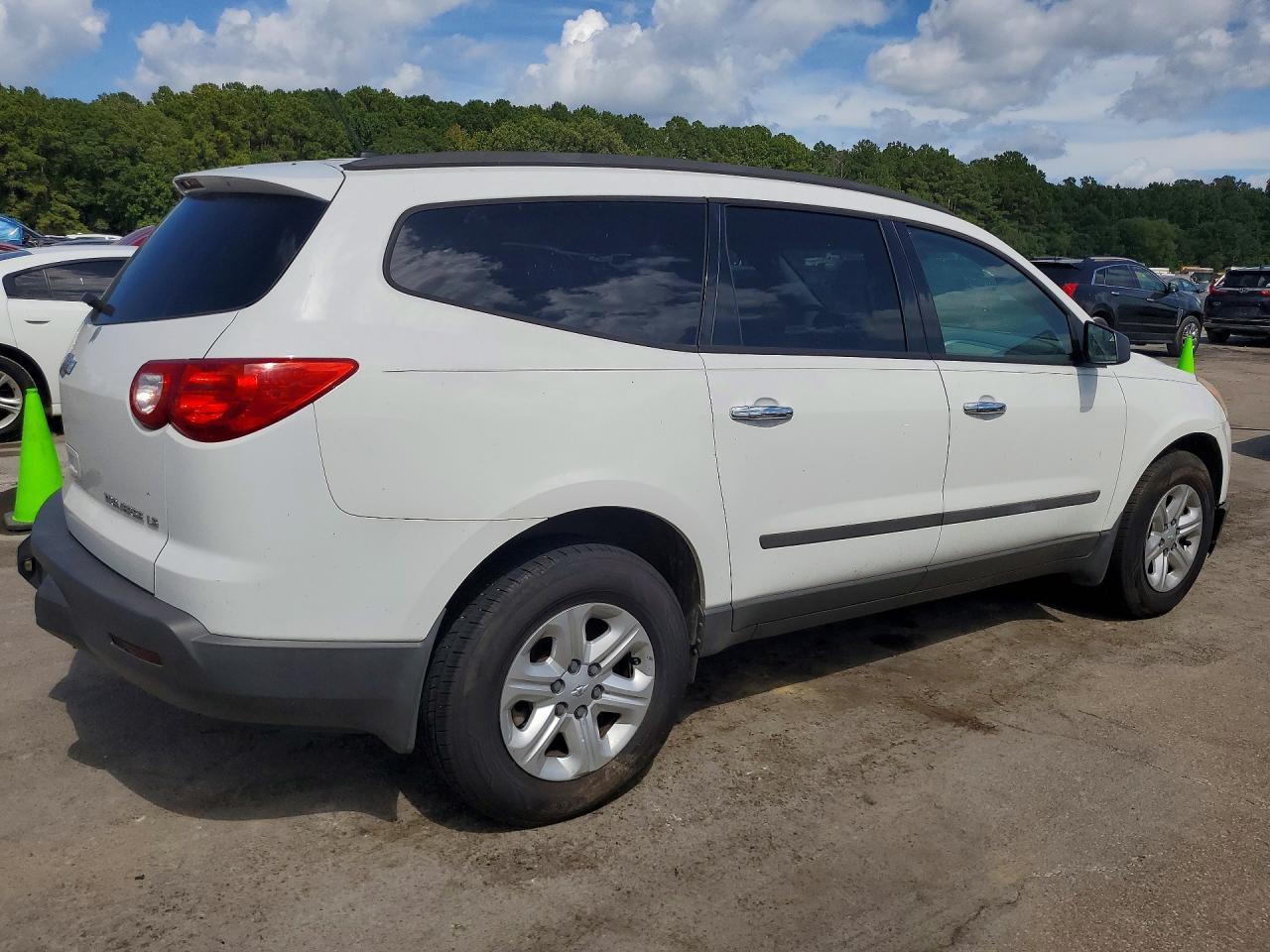 2010 Chevrolet Traverse Ls - Фото 3
