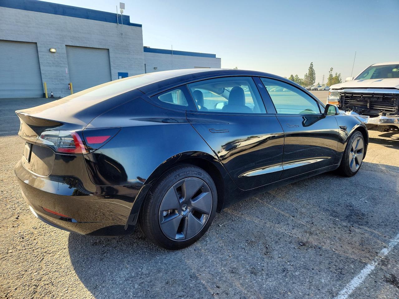 2023 Tesla Model 3 - Фото 3
