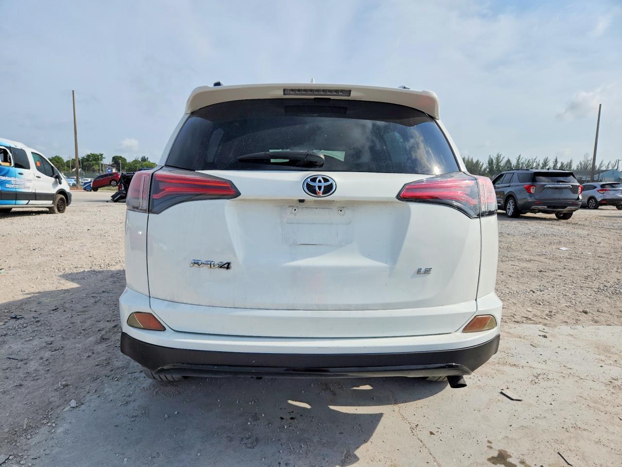 2016 Toyota Rav4 Le - Image 6
