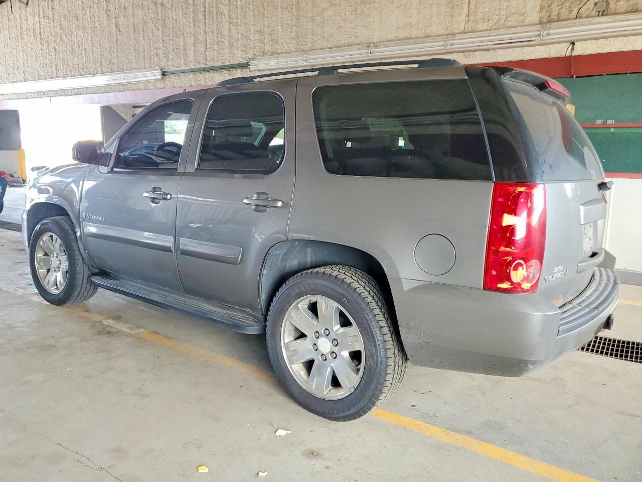 2008 GMC Yukon - Фото 2