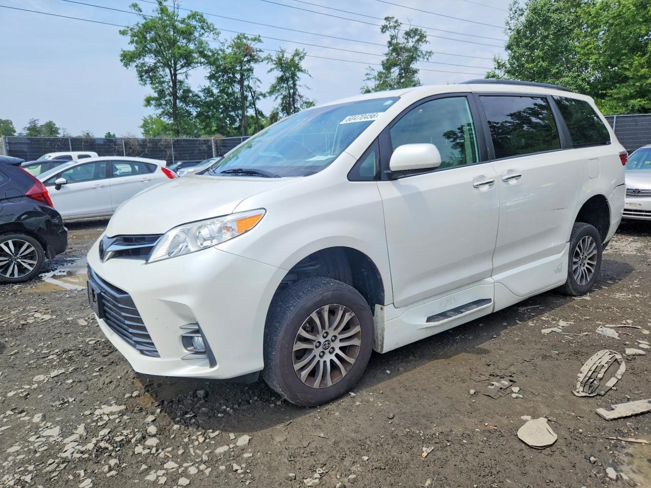 2020 Toyota Sienna Xle 8-Passenger