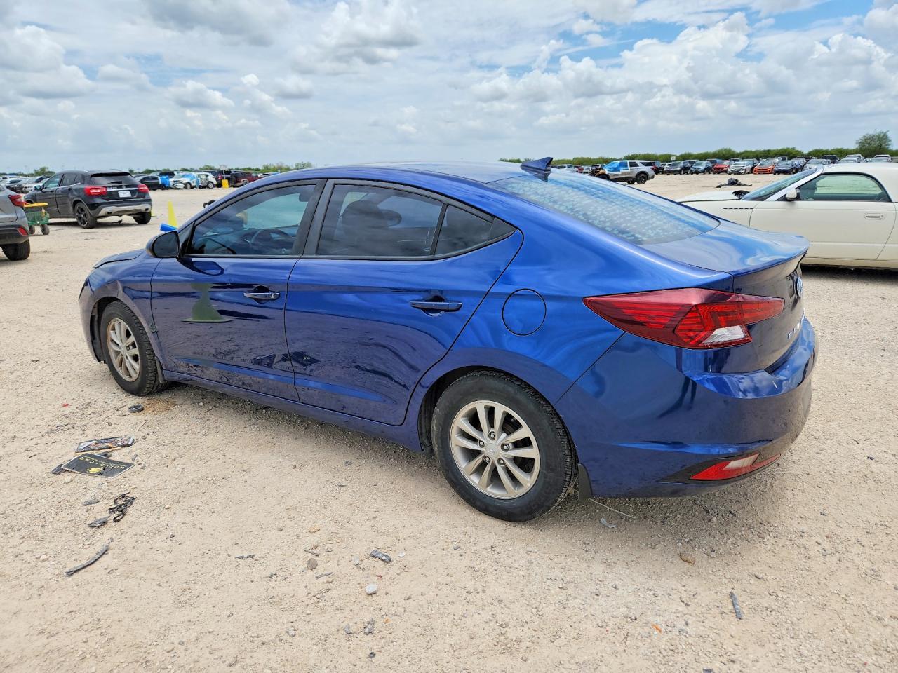 2020 Hyundai Elantra Eco - Фото 2