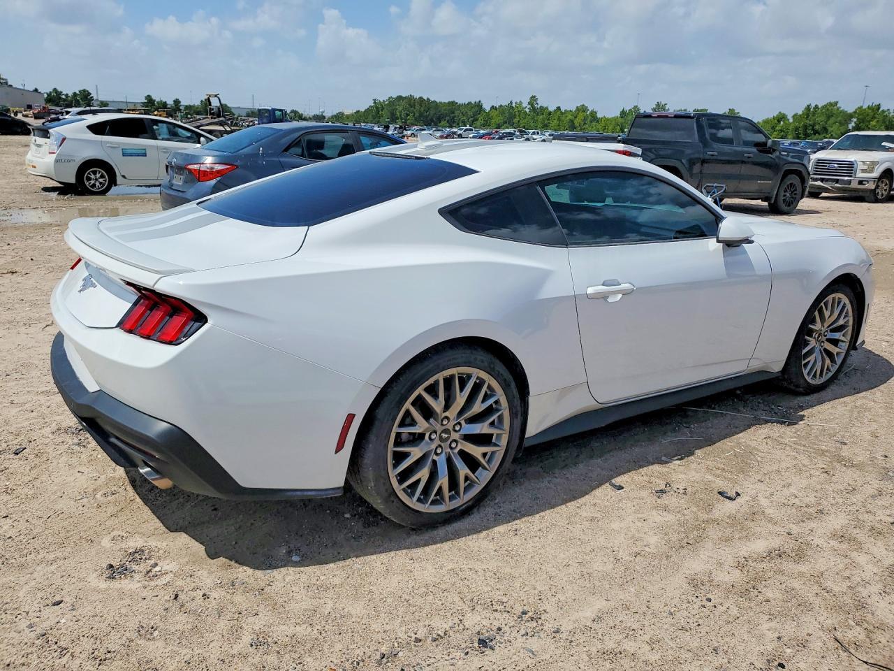 2024 Ford Mustang - Image 3