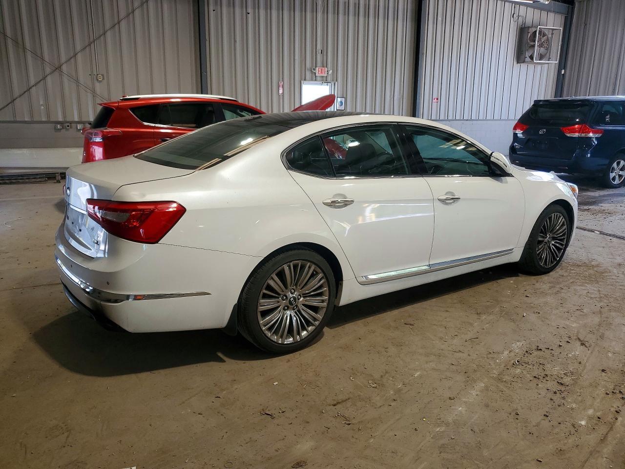 2014 Kia Cadenza Limited - Image 3