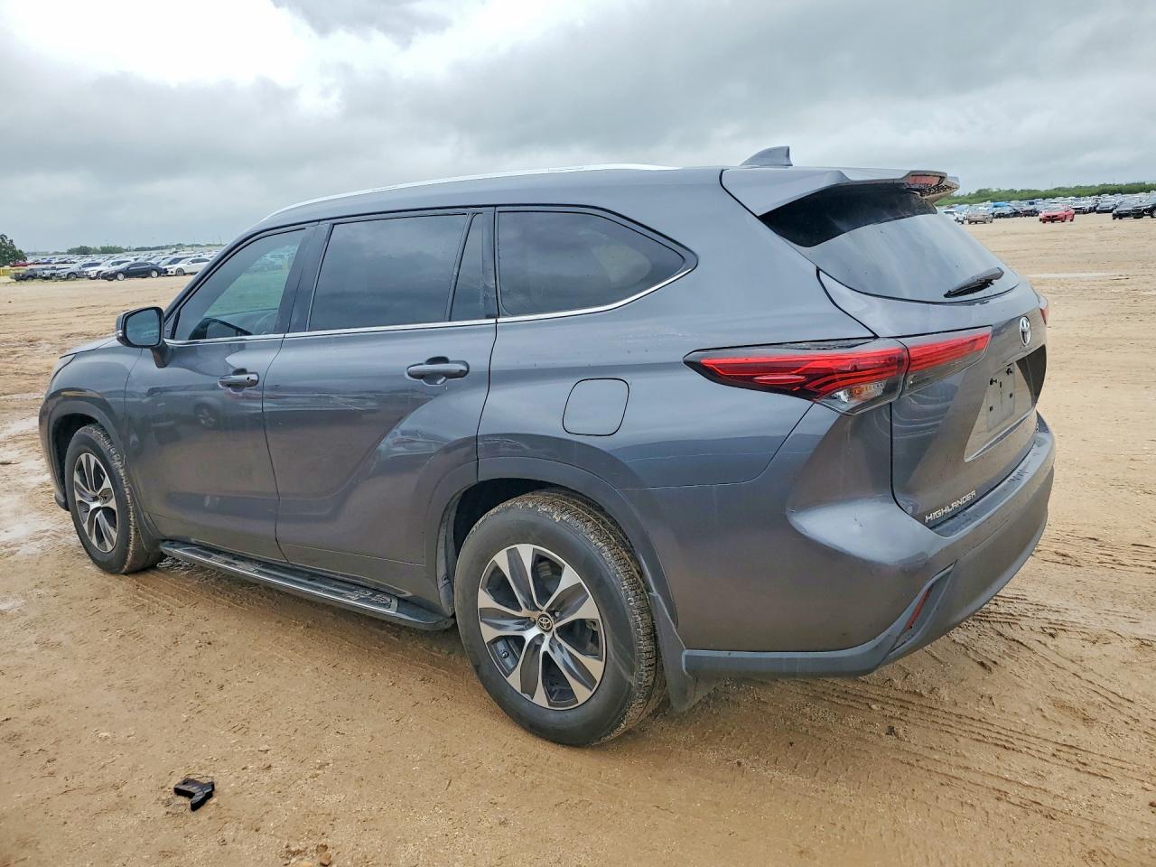 2021 Toyota Highlander Xle - Фото 2