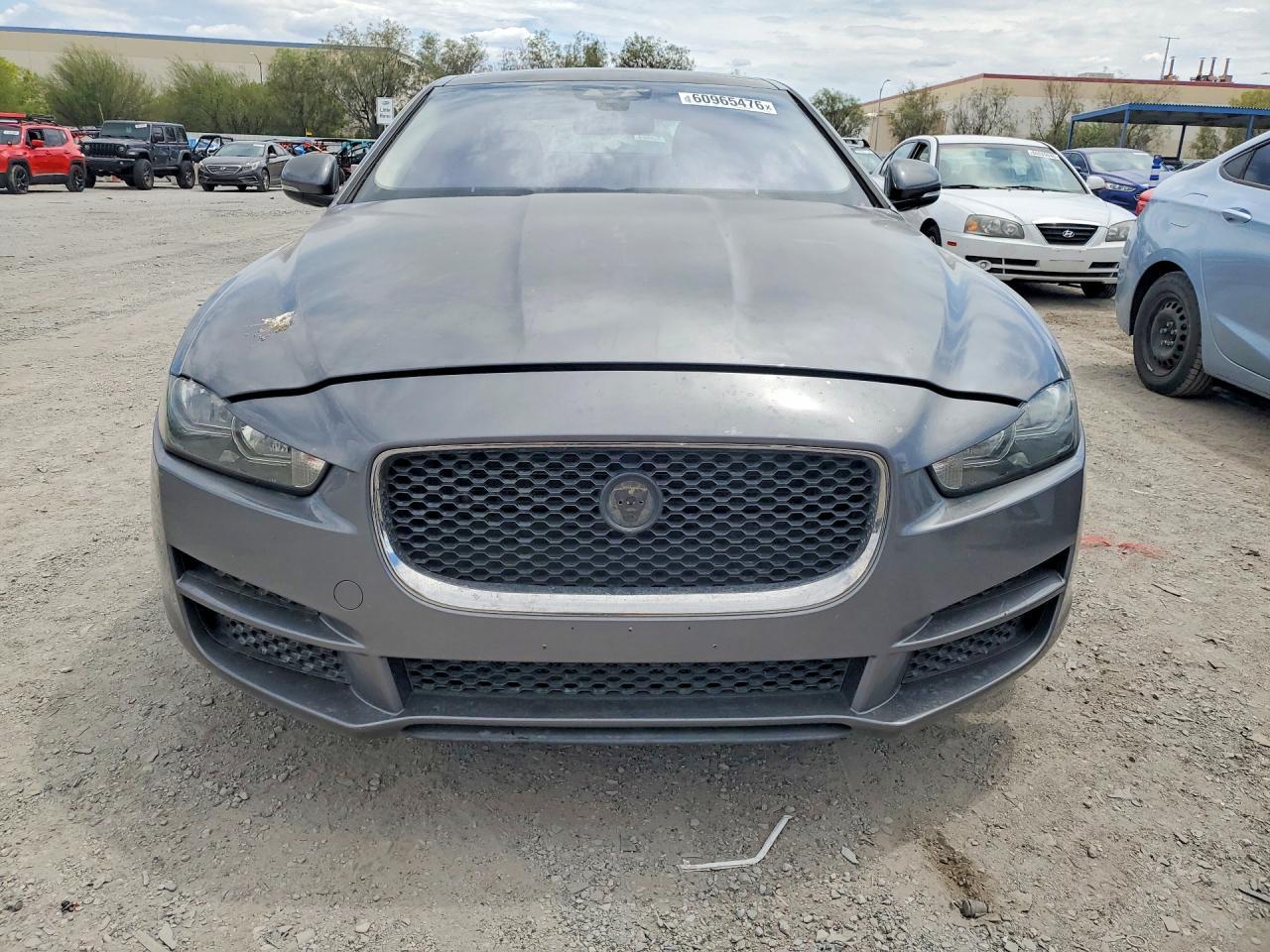 2017 Jaguar Xe Premium - Image 5
