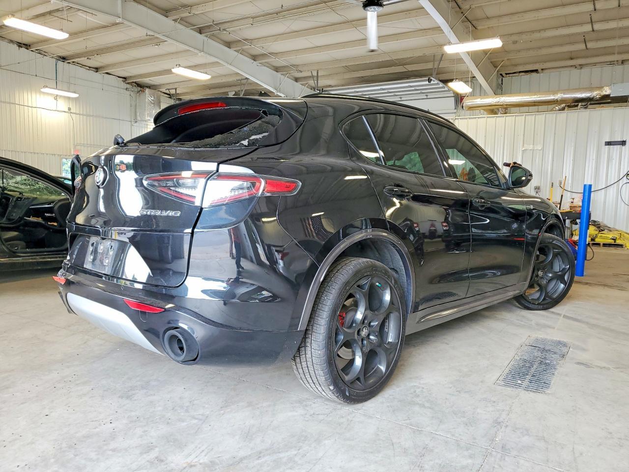 2024 Alfa Romeo Stelvio Ti - Фото 3
