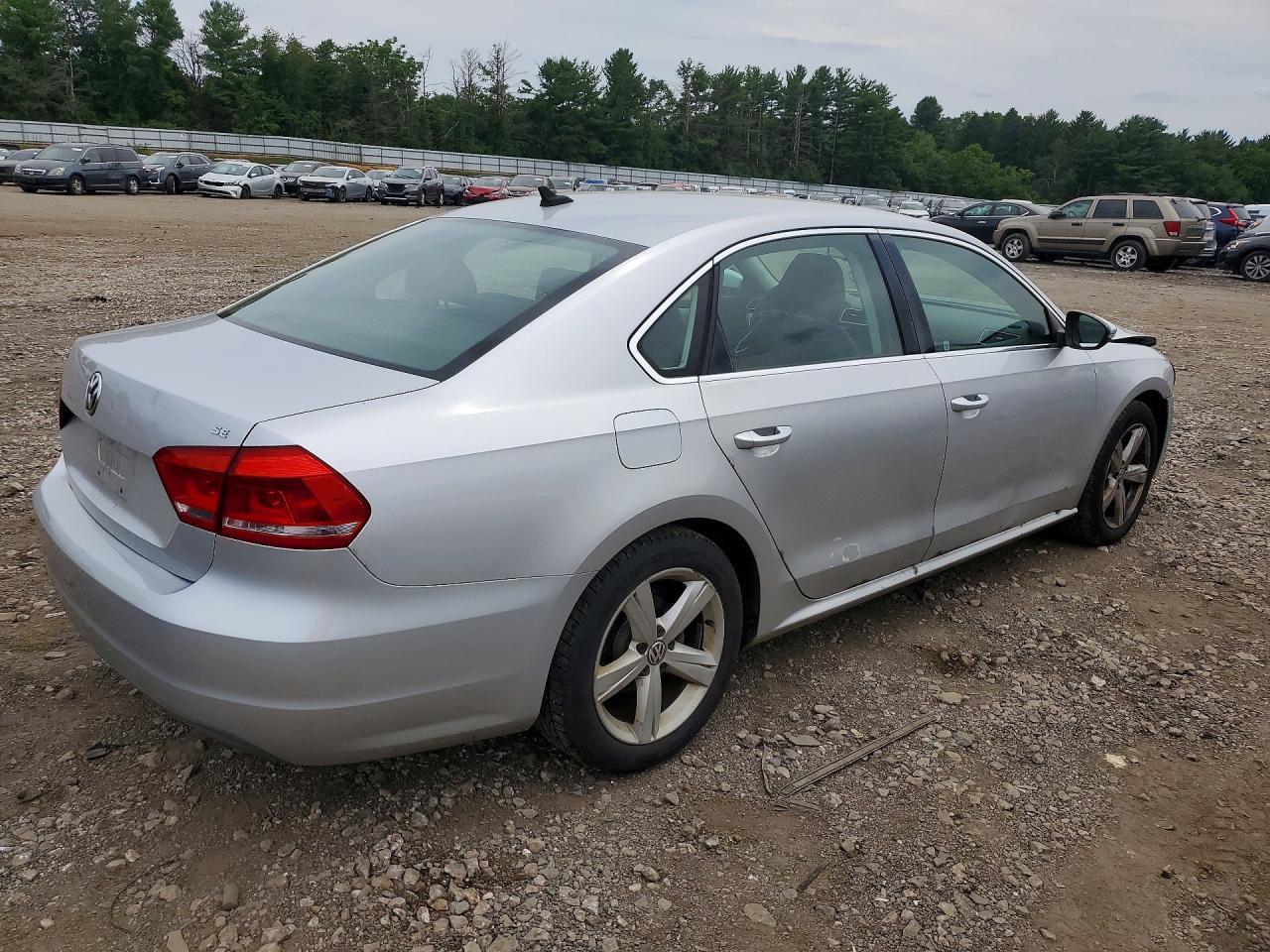 2012 Volkswagen Passat Se - Image 3