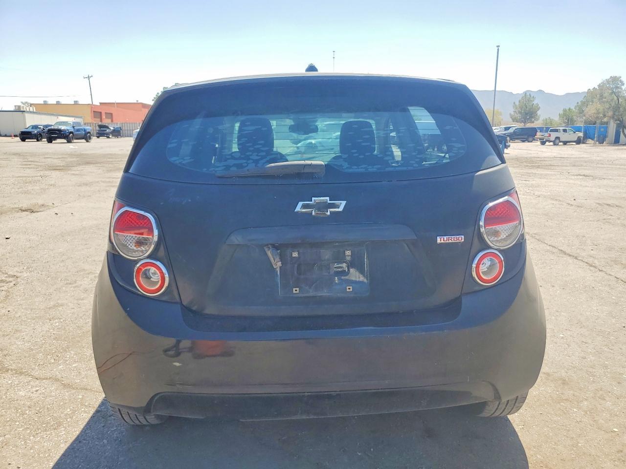 2012 Chev Sonic - Фото 6