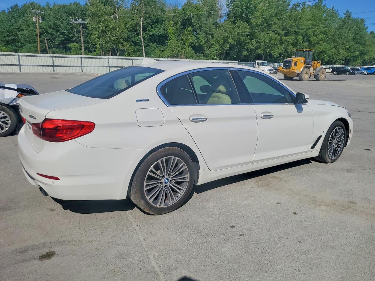 2018 BMW 530Xe - Фото 3